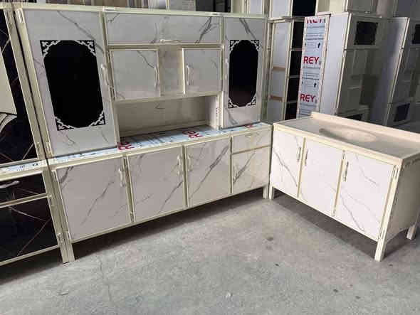 كاونتر مترين ارضي وملحق وسنك متر و20 
السعر 280
توصييل بغداد مجاني 
اطراف 15 
للحجز والاستفسار يرجى التواصل خاص 
او على الرقم واتس #***********
