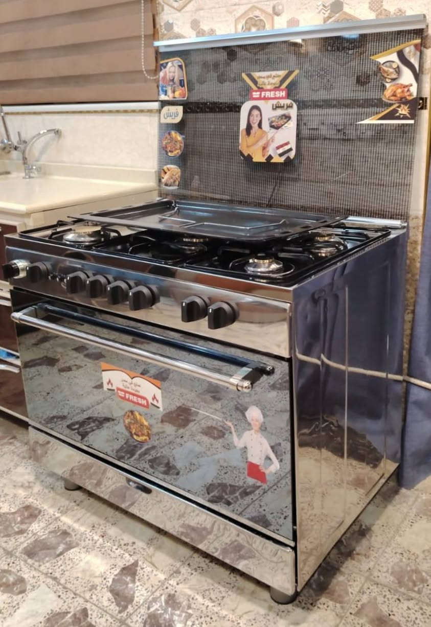 ❤️‍🔥طباخ فرش مصري للبيع❤️‍🔥
الطباخ ماركه معروفه FRESH (( المصري الأصلي)) استعمال قليل كلش الفرن والعيون.
✅️ حجم 90×60. (( ابو الفرن الواسع جانبو )).
✅️ الطباخ سل ستيل كامل 5 عيون.
الطباخ جديد استعمال ٣ أشهر فقط.
🔥كل العيون والفرن نااااره زرررركه🔥. 
 كل الكهربائيات تشتغل فووول بيه الجداحات وماطور شوي الدجاج والأضائه الداخليه للفرن ....وياه صينيه وشبجه الفرن وقاعده شوي الدجاج.
((مكلفه بالنشر فقط))...ماعدهم لا حجز للطباخ ولا توصيل.
مكانه الاعظميه. 
🔴 السعر 310 قفل 🔴 السعر مابيه مجال...لان هذا نص سعر الجديد دينباع وهو مايفرق عن الجديد بشي.
صاحب الغراض ابو كرار.
***********
