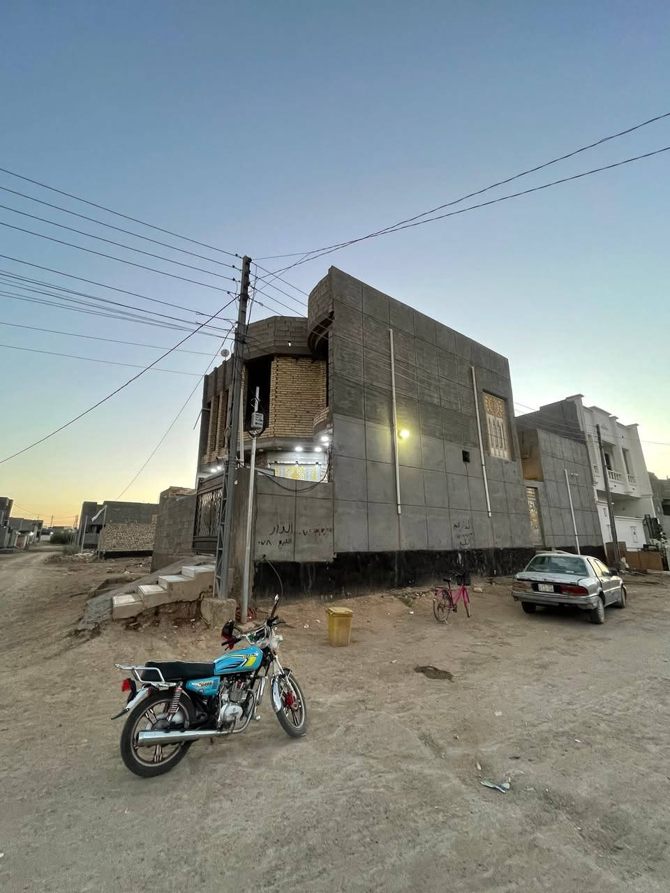 بيت البيع ركن الموقع / الرمادي /6 كيلو /قرب مجمع الهندسي/ وقرب قيادة شرطه الانبار
المسساحة 200متر 

تفاصيل البيت /  طابو صرف / طابقين الول بناء حجر طابق ثاني طابوك بيت فول كامل ناقص بس واجهيه/قريب على شارع15

السعر 110مليون وبي مجال عدد القرف5/ 

للاستفسار ***********
