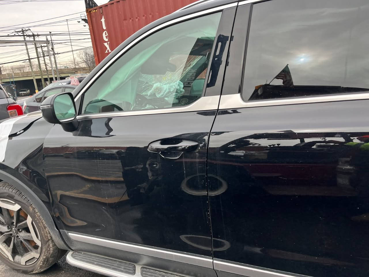 شراء جديد مده الوصول إلى عمان  60 يوم موديل 24 السعر 139 مع المجال مطروح بعمان بعد ما توصل رقمي *********** مكاني بغداد البيع دفع نص المبلغ والباقي من توصل السياره
