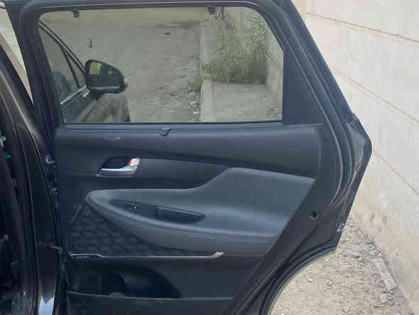 السلام عليكم 
سياره سنتافيا موديل2023
السياره فول مواصفات 
1/كامره360درجه 
2/بيه انظمه قياده سبورت وتو 
3/شاشه حجم كبير
4/بيه تحديد مسار 
5/وسياقه ذاتيه 
6/وتحكمات بالسترين 
7/تنبيه من ترفع يدك من الستيرين 
8/دك إشاره يمنه تطلعلك كأمره بدال عداد السرعه والبشره كذالك 
9/الصندوك كهربائي وينفتح عن بعد إذا كنت حامل اي شي 
10/تشغيل عن بعد 
وبعد بيه هواي مواصفات 
وضرر السياره مبين يمكم للاستفسار اكثر على هذه الرقم ***********
