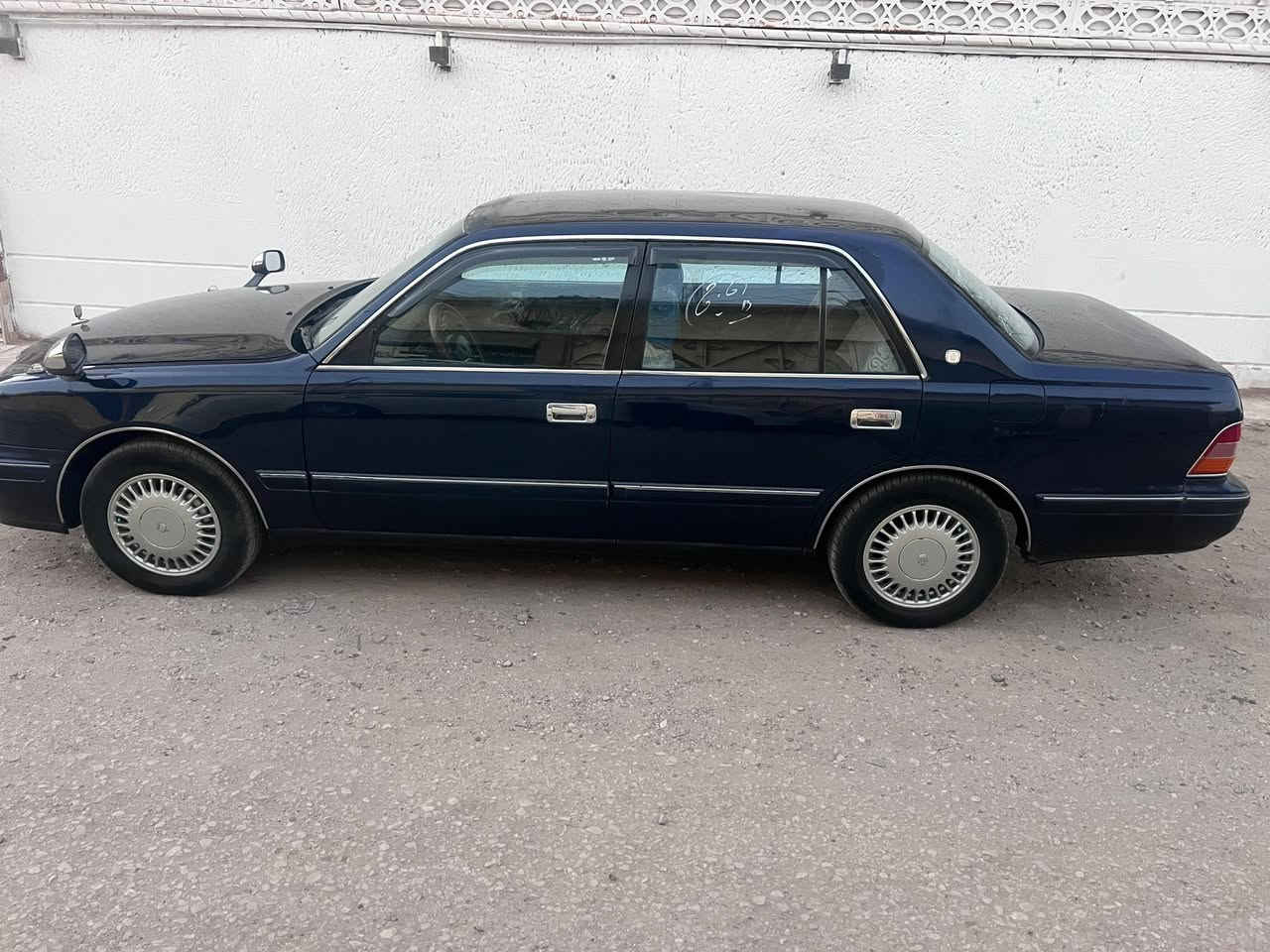 السلام عليكم راس ثور تكم موديل 98 لون حبري سياره كفاله عامه ماعدا طخه بالتكمه الخلفيه الوره السايق مكدار شبر حداديه حلوه محرك فيشه وبطل رقم انبار دولي مداور ثاني يوم السعر 95 وبيه مجال مكان السياره نجف للاستفسار الاتصال على الرقم /***********
