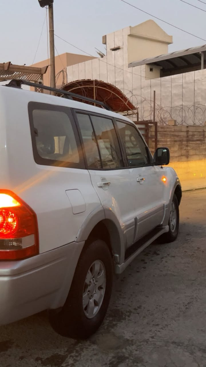 سلام عليكم مستيبوشي باجيرو 2006 رقم دهوك شرط تحويل وكاله بسمي سياره بدون ضربه فقط 3 قطع صبغ  سياره كير محرك تبريد مركزي كله شرط سياره خير من الله يرهم بيع ويرهم أمراوس  سعر مناسب اتصل وتدلل *********** مع تحياتي للجميع 🫡
