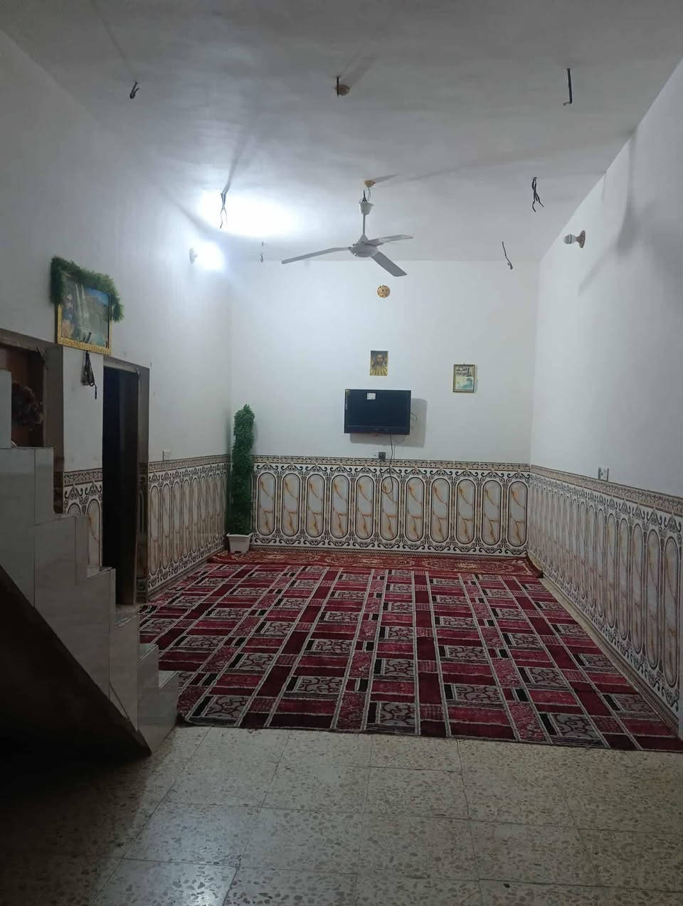 سلام عليكم بيت البيع المساحه ٢٨٠ البيت ٢٠٠ متر القطعه ٨٠ غرفتين وصاله وستقبل ومطبخ وصحيات العنوان كربلاء طويريج الكوي ***********
