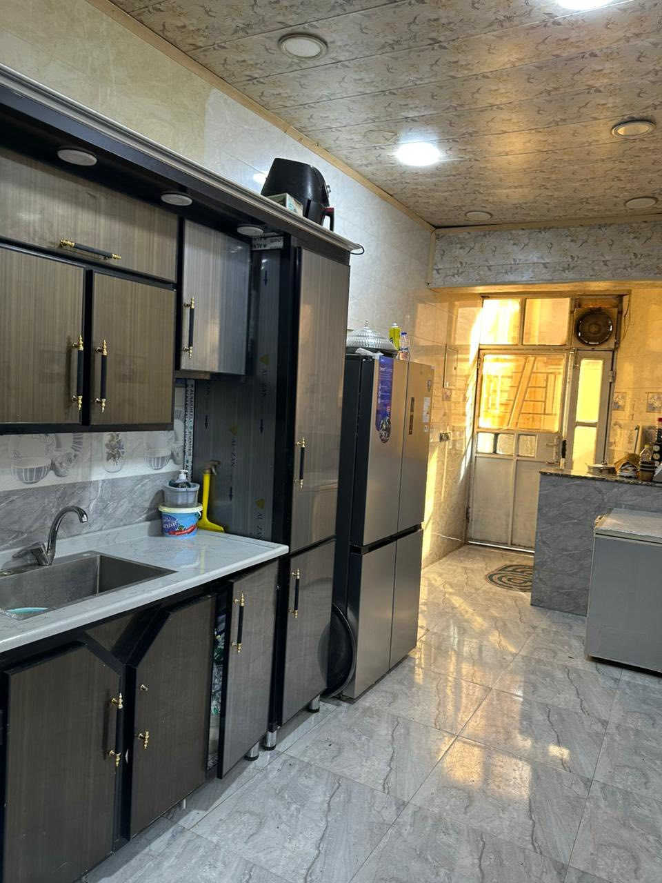 كربلاء حي الحوراء طريق بغداد عامود 44 ع خدمي قريب ع الشارع يصلح لسكن ويصلح حسينيه 
100 متر طابقين
***********
