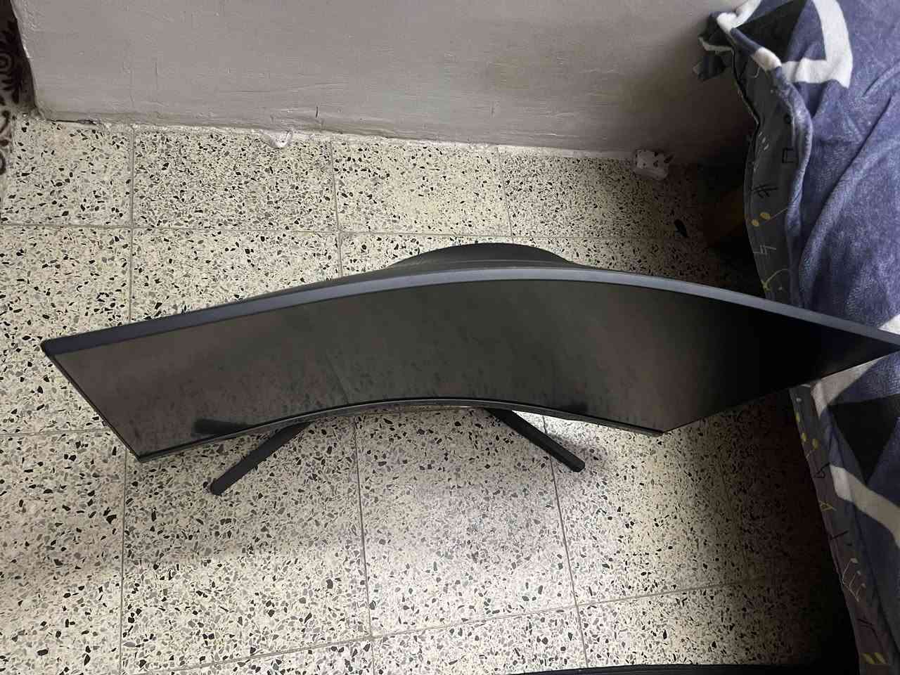 للبيع شاشة Samsung Odyssey G5 32-inch Curved Gaming Monitor

الحالة: نظيفة جداً وبدون مشاكل

المواصفات:
• الحجم: 32 بوصة
• الشاشة: منحنية 1000R
• الدقة: 2K (2560×1440) QHD
• معدل التحديث: 144Hz
• زمن الاستجابة: 1ms
• نوع البانل: VA
• تدعم FreeSync للألعاب بدون تقطيع
• منافذ: HDMI + DisplayPort + منفذ سماعة

ممتازة للألعاب والتصميم وصوتها واضح مع الهيدست.

السعر: 300,000 دينار عراقي


**إذا كنت صاحب هذا الإعلان وتريد حذفه لأي سبب، رجاءا أرسل رسالة إلى الدعم الفني**