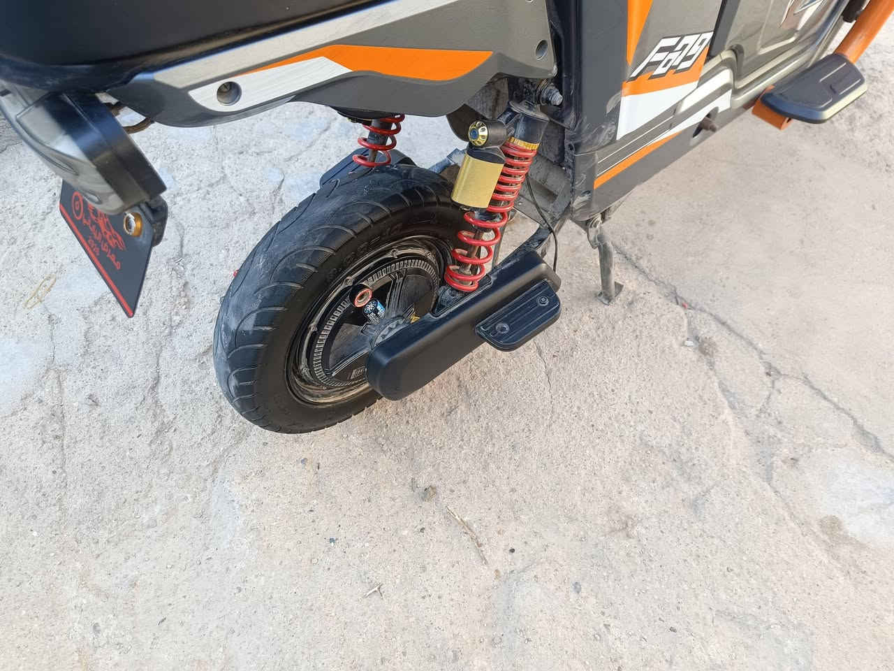 دراجه شحن f900
دراجه جديده بكل معنه مكلمه بطاريات 5 جديده 
***********
شط عرب الجزيره الفيحاء 
سعر 550 بي مجال
