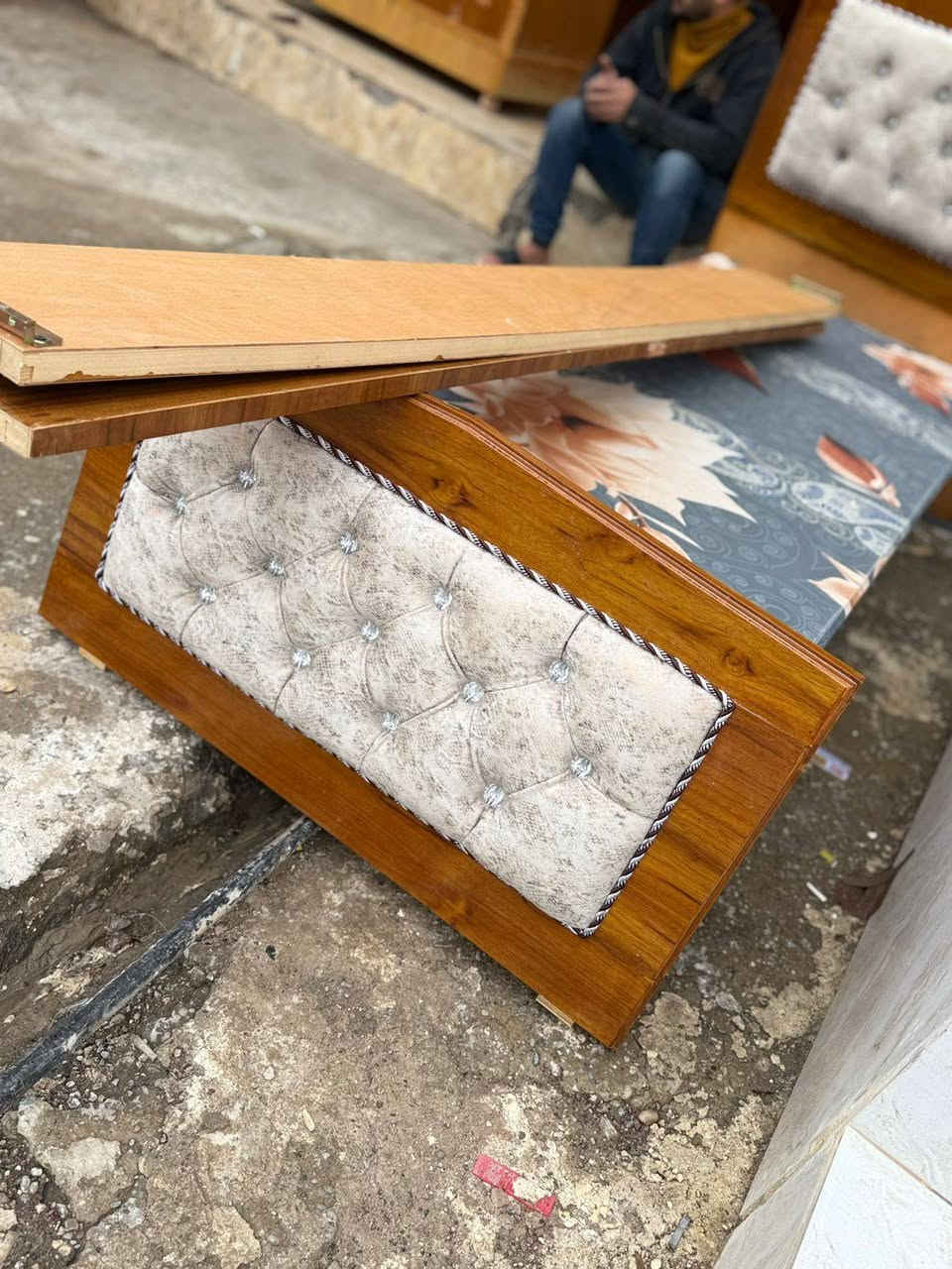 @للبيع
السلام عليكم🫡
عرض خاص ومغري بس 100 قفل    🔒
توفر لدينا من جديد تخت نفر عدد 1 صاج شغل درجه اولى🌿  شرط نظافه  والشغل 💯💯 والصور تحكم🌹
للاستفسار وتساب *********** مباشر🆕 ***********🆕
ومستعدون لشراء الغرف النوم المستعمله و الكناتير ✅
