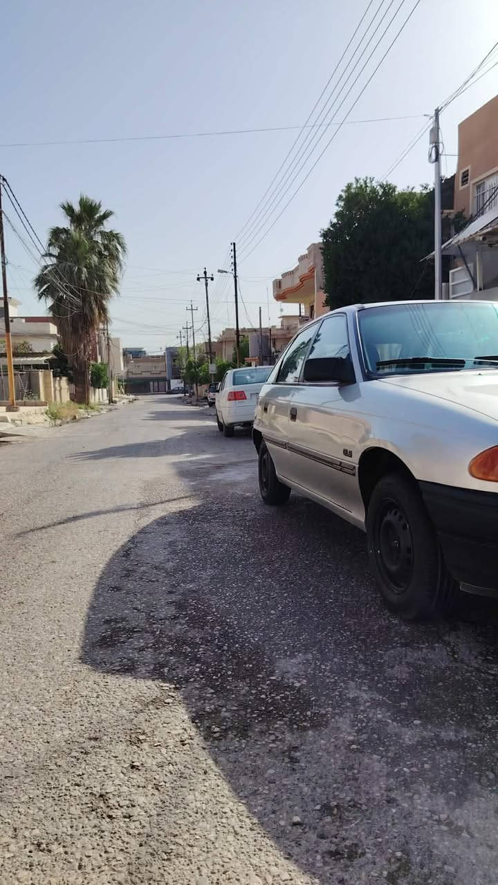 اوبل استره 16 موديل 93رقم نينوى مسطره بدون ضربه وبدون طخه السياره فقط مصبوغه جماليه بسمي تخم تايرات جديد مكينه وكير شرط كير عادي السعر 51وبيهه مجال ***********(***********
