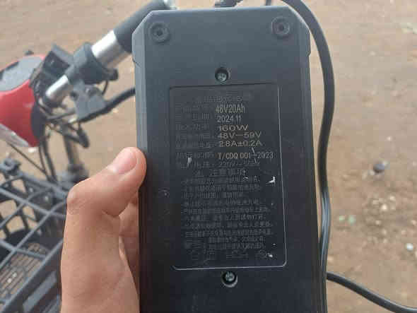 بايسكل شحن للبيع 

// بايسكل شحن حجم 14
//اربع بطاريات اكثر من( نص عمر) 
//اربع سرع 
//اعلى سرعة 39/40
//دبلات 4 وره و2 گدام 
دسك صفاره 
مميزات //

1/  شاحن توضح عدد الشحن او النسبه 
2/ شحن الباسكل عن طريق استعمال البايدر 
3/سرج قفل

 اي استفسار خاص 
مكاني / نجف_المناذره /
***********
موجود واتساب وخاص
