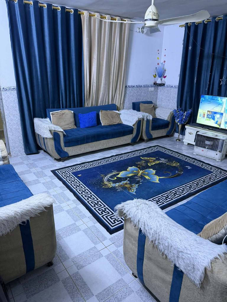 السلام عليكم 
١/تخم للبيع نجارة ١٠ مقاعد بيه عيب فقط التجوات نازلة اللي عليهن فرو ابيض كما موضح بالصورة سعره ١٢٥
٢/ اغراض منزلية للبيع الاسعار والتفاصيل عالصور 
 مكاني حلة بكرلي قرب جامع سلمان المحمدي *********** حلة, بابل
