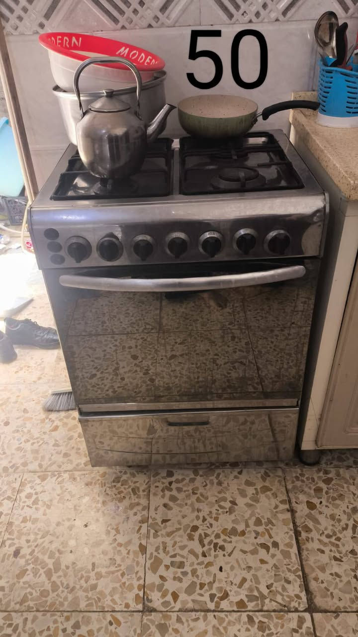 غراض للبيع مستعملات تواصل على هذا رقم***********.
