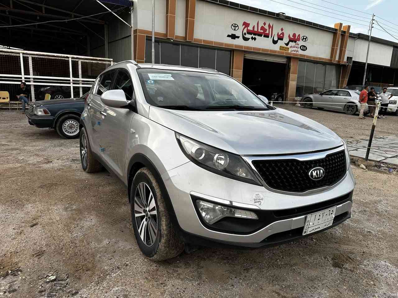 كيا سبورتج 2016  خليجي محرك 2000 دوش 
بيه جاملغ مبدل بدون دواخل بيه شخط وتبدل والباب بيه كلير بدون فتح ولا تصليح 
سياره حلوه جداً وجاهزه
@معرض الديار لتجارة السيارات
هـ : ***********
