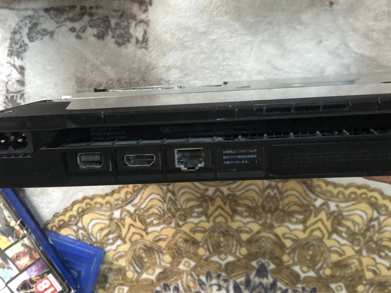 سلام عليكم
بلي فور للبيع
بلي كلش نضيييف ما مفتوح 
يجي ويا لعبتي GTA5 god of war 
وا يدتين وحدة حمرة ولثانية سودة 
او كيبل HDجديد او شحاحنة للبلي او واير البور نضام 13.2 الجهاز نضيف 
المكان كربلاء حي القدس الرقم *********** السعر 300 او بي مجال او مراوس بدراجة.
