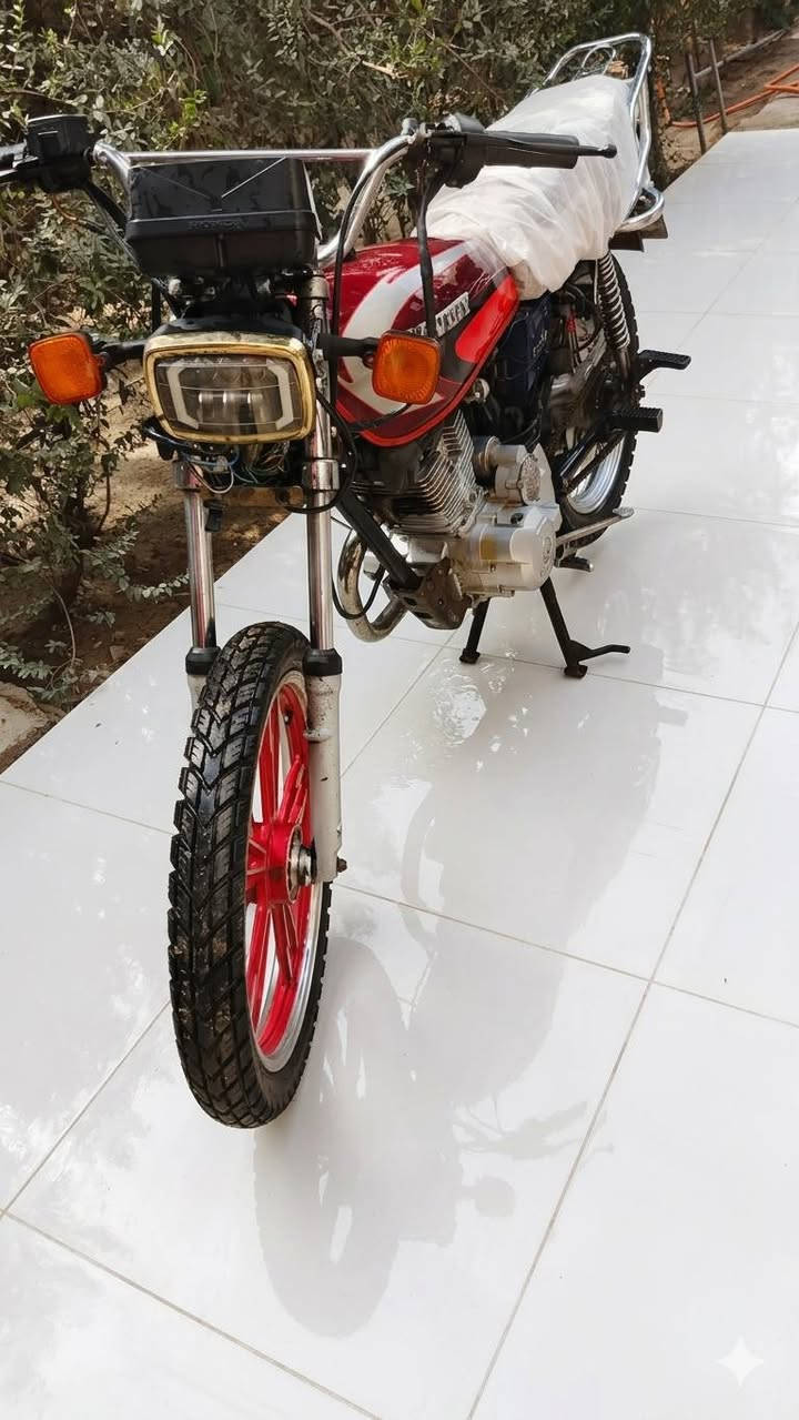 سولنك موديل ٢١ مجفته جديد بعدها عل سحك
مكانها بغداد السعر ٣٥٠ وبيها مجال اوراق مابيها تريد مكاتبه اكاتبك عليها من سرقه وعشائر 

نقصها فقط تشغيل كهرباء ربط ماعرف اسويها

مكانها بغداد الدوره ***********
