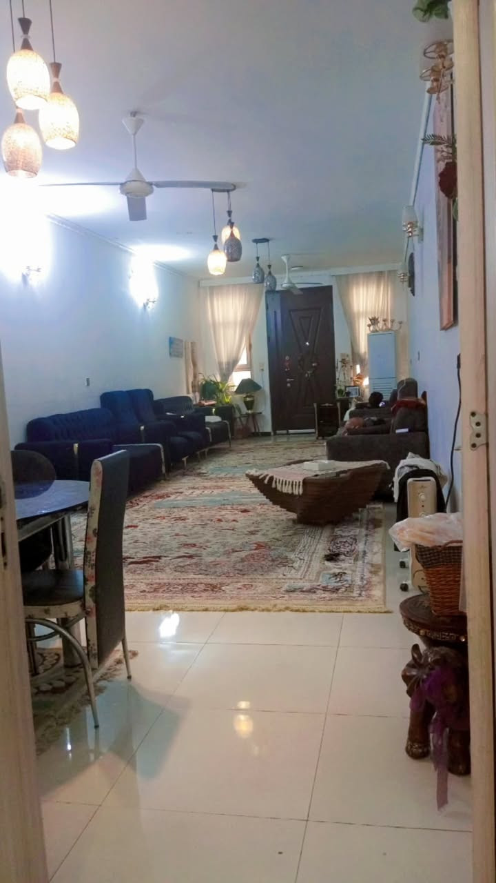 بسم الله النور  بيت في شارع فلسطين  حي نيل محلة 503 مساحتة 135 نزال 30 نضام شقة درج من خارج وداخل  خمس غرف نوم ثلاث حمامات صالة مناور اثنين  كبيرة 21متر مطبخ داخلي طابو صرف  للاستفسار *********** ابو ود
