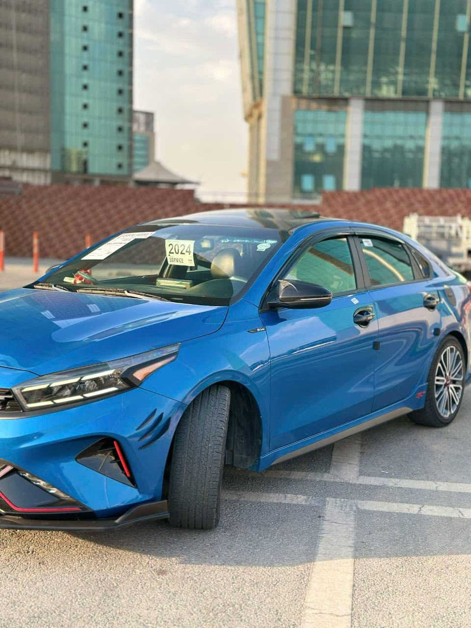 السلام عليكم.     فورتي GT (كير عادي )
كيا فورتي جيتي  موديل 2022 موصفات فول

سياره مزودة من شوته وعطاس 

وبرمجة طلقات 

ضرر سياره جانبي من امريكة قطعتين  ونص جهت نفر 

ارباك ستيرن فقط 

فتحه سلايت 

كشن حار تدفئه

ماشيه 46 mi

لون جويتي مميز 

اني شرعي مالها بيها كاربون الكتروني 

مكان سياره موصل شارع مركز 

سعر سياره (133)بيها مجال قليل 

تصال على ارقام  كورك *********** اسيا ***********
