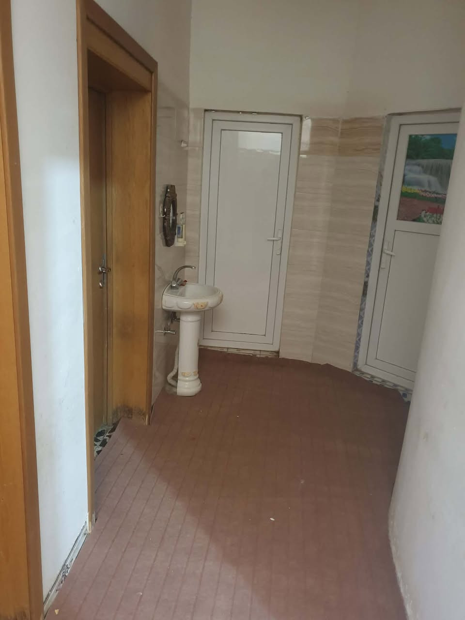 بيت بحي الفارس 200م ثاني بيت عن الركن مقابل حديقة بداية حي الفارس مقابل محطة وقود الفارس  موقع جيد طابق واحد والطابق الثاني غرفتين الاماميات مهيكلات فقط والطابق الارظي غرفتين وصالة استقبال مطبخ حار بارد  ارظية كاشي سيراميك صحيات داخلية خارجية رقم البيت 34522 سعرة 240 مليون رقم التواصل ***********
***********
