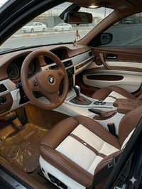 شلونهم الشباب عندي غراض e90 مناسبات للبيع شاشه وسطيه اصليه عدد 2 القطع...
