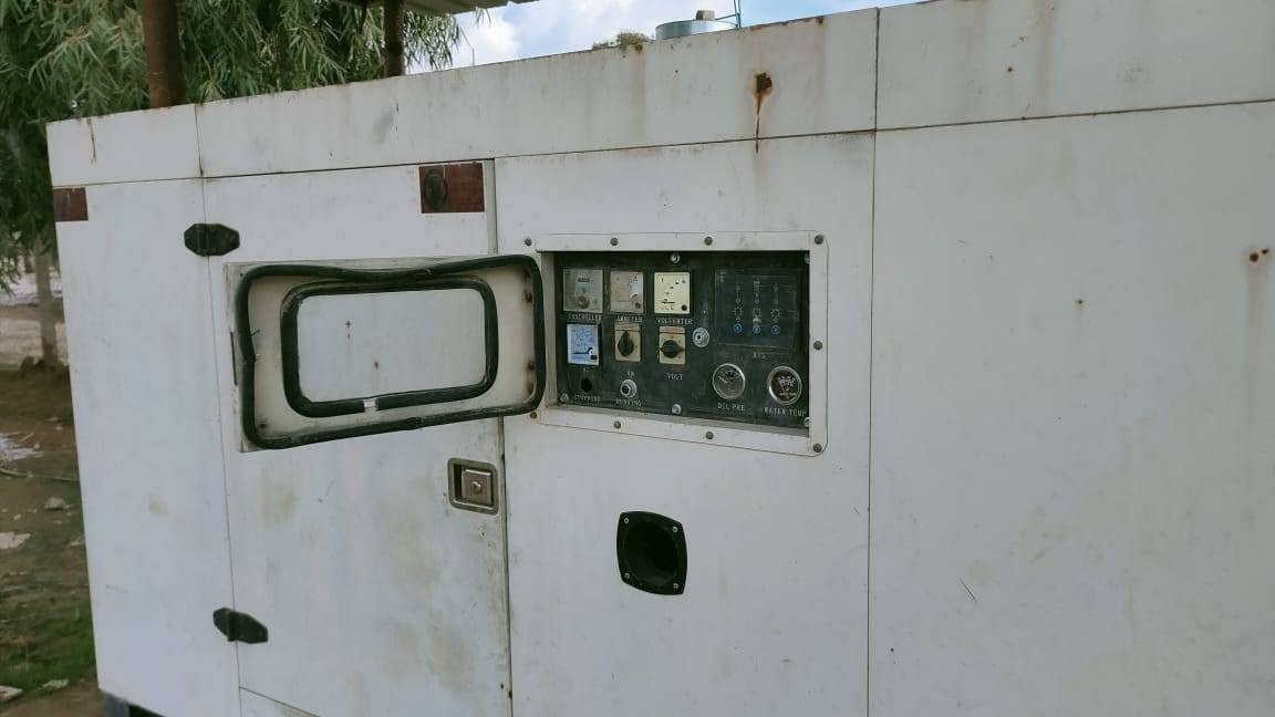 سلام عليكم 
مولده للبيع 

كمز 102
50 كيفي 
كاتم 
مكينه معمر رايمن جديد 
كر استندر
سعر 35 ورقه 
مكاني موصل 
***********
