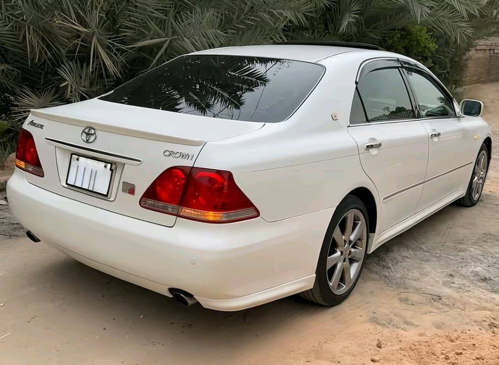 شاهينه حاويه كفاله موديل 2005 اربع دكم فول مواصفات لسعر 90 وبيه مجال ملكان لسياره لبصره ***********
