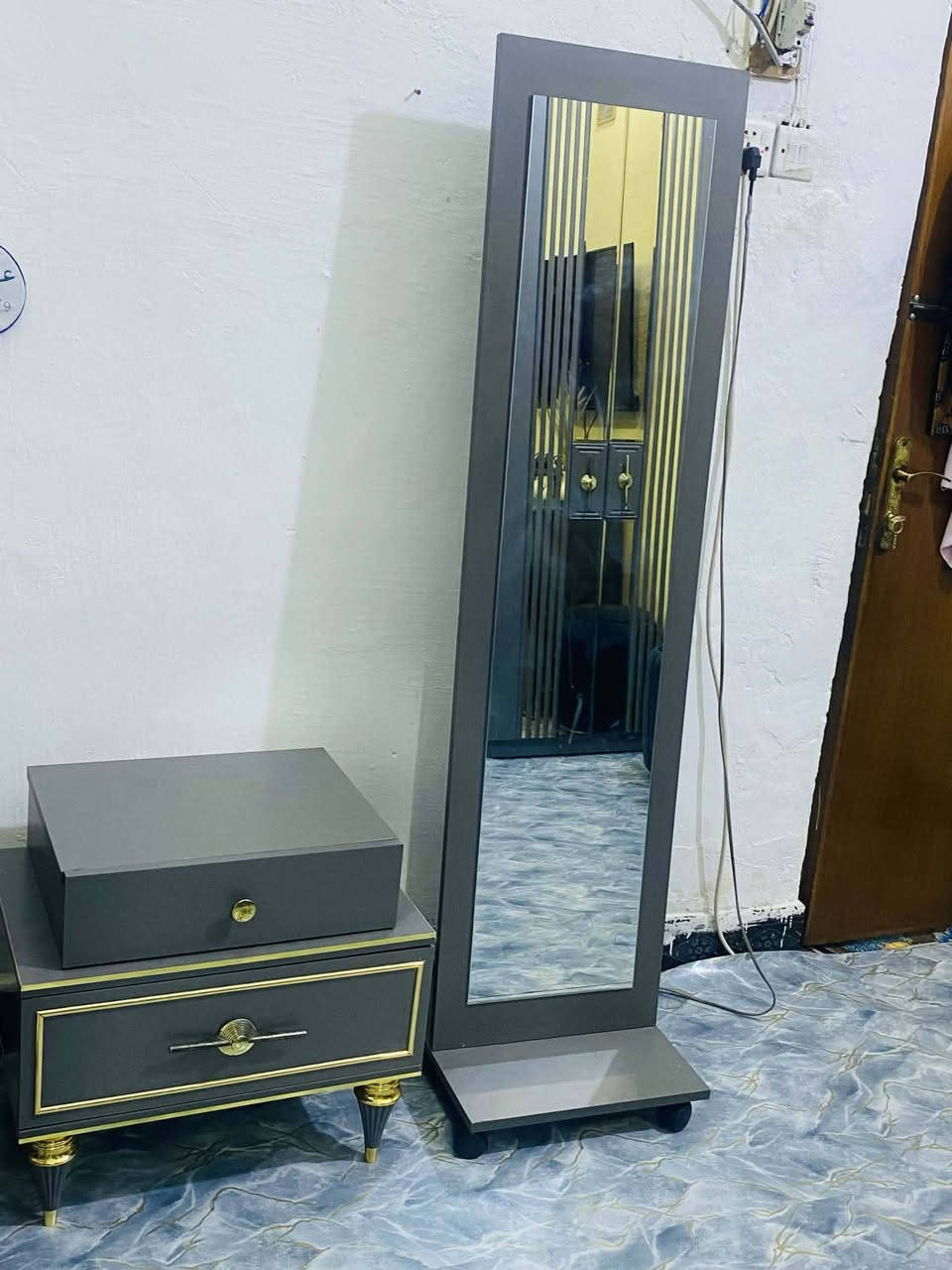 الغرفه8قطع ماناقصها شي عوزها بس تخته ينزل من سعرها ماكو مشكله مكانهم ابوصخير  سعرها 950 بيها مجال


**إذا كنت صاحب هذا الإعلان وتريد حذفه لأي سبب، رجاءا أرسل رسالة إلى الدعم الفني**