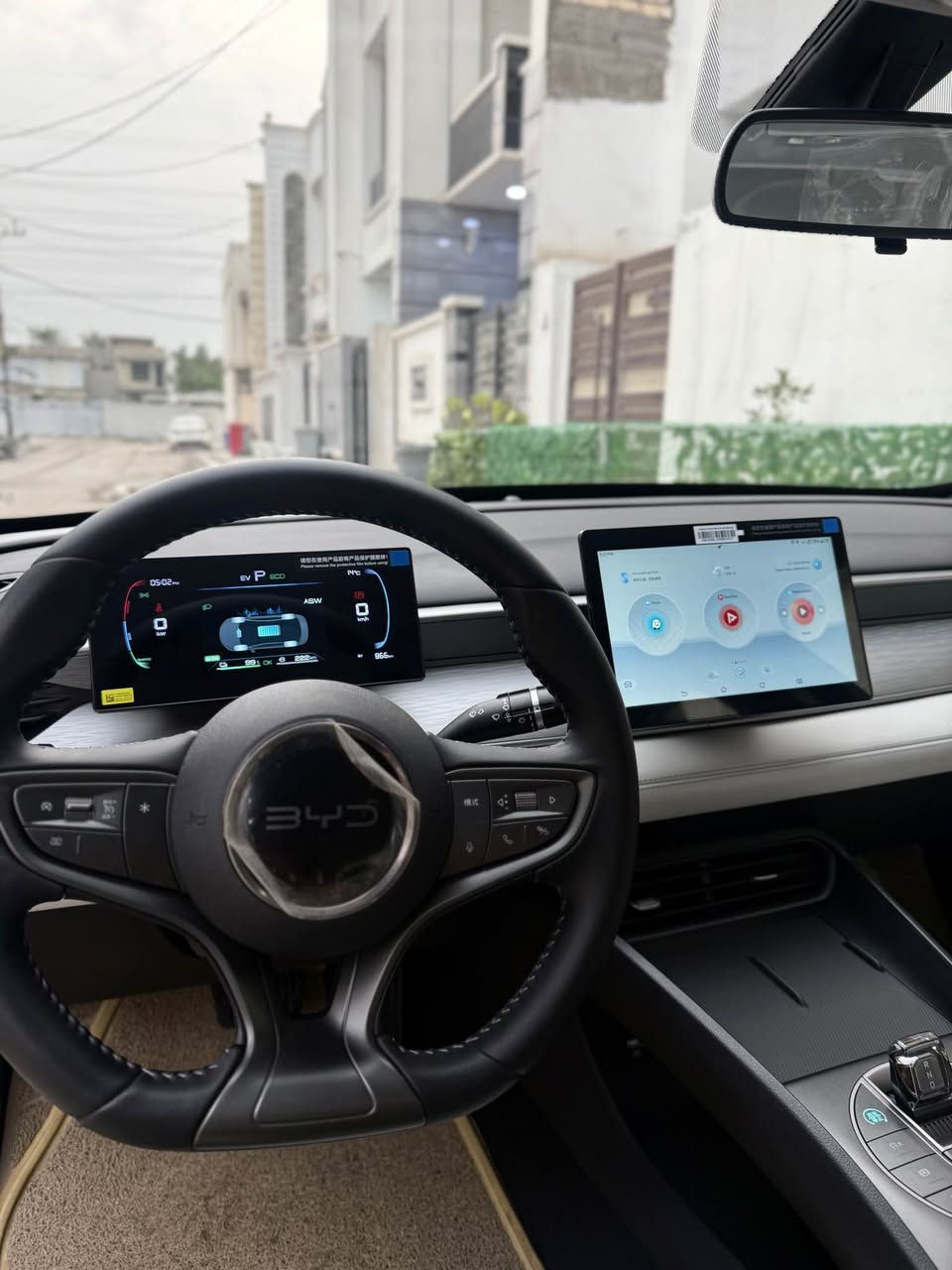 سلام عليكم
للبيع byd سيل 5 بحالة الزيرو 
رقم بغداد بأسمي تحويل مباشر 
داخل ابيض. 
جميع ملحقات كارت + بصمة+شاحنة اصلية+ارضيات+ فوم+ ماسحات كلشي كامل
عداد المسافة ٨٠٠ كيلو على الكهرباء والاجمالي ١٩٠٠كيلومتر

السعر 130$ 
العنوان بغداد الدورة شارع ٦٠ 
الاتصال على الرقم 
 *********** يوجد واتساب بغداد, العراق
