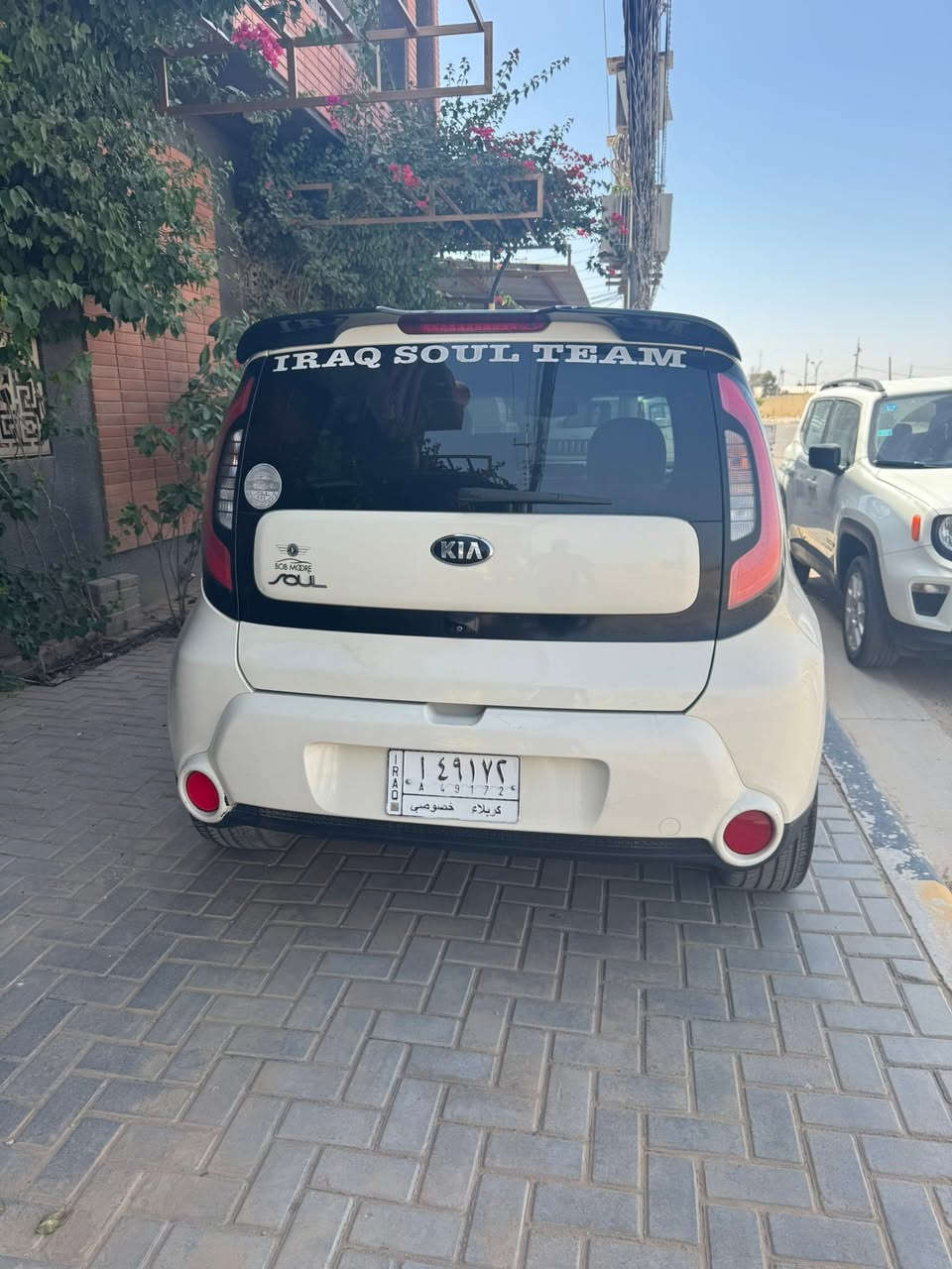كيا صول موديل ٢٠١٥
وارد امريكي حادث خلفي (بدون ايرباك) 
لون حليبي
داخل جودي بلاد
بنوراما
لد امامي وخلفي
كشنات جلد
شاشه كبيره
محرك ٢٠٠٠
لدات الوان داخليه بلاد
ماشيه ١١٢ الف

السعر  ١١٨ $    
***********
