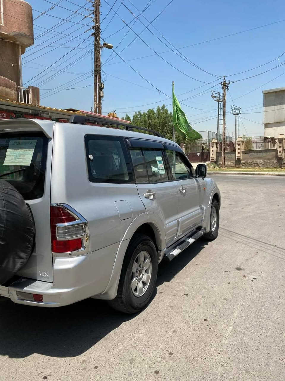 سلام عليكم سياره باجيرو ميدل 2001حلوه ونضيفه مثل ماموضح بصوره كير اومحرك بشرط السياره جاهزه الاخير السعر 80وبيهااا مجال حك الجيه رقم تليفون *********** عنواني نجف عباسه قرب مستشفى السجاد
