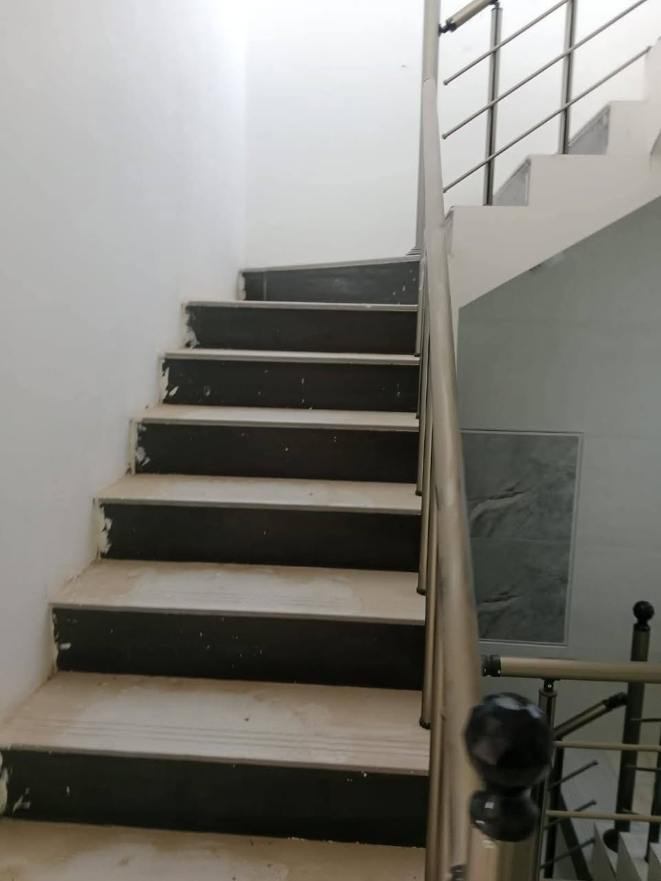 دار للايجــــ🏠ـــــار الموقع حله التاجيـــــــــه  طريق جامعة بابـــــــــــل
(( الـــتـــفـــــاصـــيـــل البـــيـــت))
ـــــــــــــــــــــــــــــــ
100م طابقيــــــــن والبناء جــــــــديد وغير مسگون سـابقا 
ثــــــــلاث غرف نـــــــــــوم
 صالــــــه هـــــــول مطبـــــــــــخ صحيات خارجية وداخليه 
ــــــــــــــــــــــــــــــــــــــــ
💰💸قيمته اللايــــــــــجار// 450//

العنوان حله بل  التاجيـــــــــه  طريق جامعة بابـــــــــــل مقابيل الامام بكر

ــــــــــــــــــــــــــــــــــــــــــــــــــــ_ـــــــ

اكثر ستفسار مراجعه مكتب الجشعمي للعقار $$$

      بإدارة (( احمد الباشه))

☎️    ***********

☎️***********
