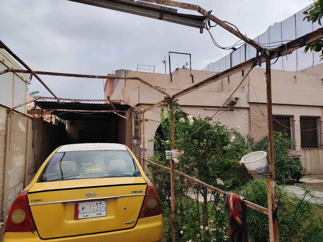 بيت للبيع 300 متر تجاريي دوميز
سايدين دوميز مقابل النداء قرب الكيات
للاستفسار الاتصال على الرقم ***********
