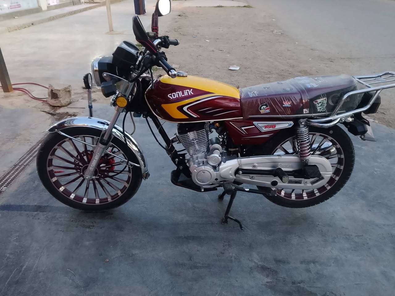 سلام عيكم موطور لبيع محرك 150 موديل 24 كهربايات كله شغاله نضافه تنشاف بل عين سعر 775  المكان العبيدي  ***********
