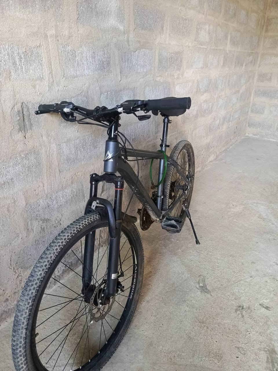 للبيع نضيف حيل لون كحلي حجم 28 

سعر 80 وبيزمجال شي قليل 

*********** اسيا

***********كورك
