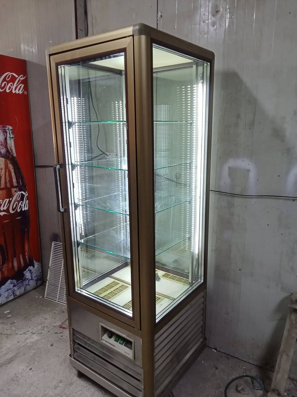 عارضة مال كيك تبريد فول شرط البيع مكاني بغداد العبيدي الشراي يتصل ***********
