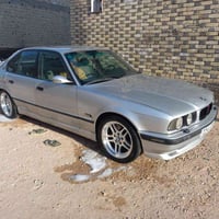 525 موديل 93 سيارة حلو وجاهزه للبيع 07709046563