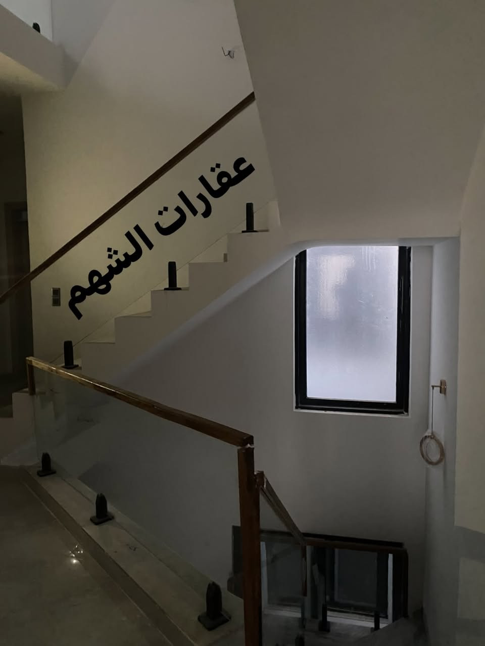 مشتمل للبيع
حي الجبيرية الثانية 

خلف ناجي ابو الشربت

المساحة (125) شارع (15) 

يتكون من (3)غرف البيت 🏠  

للاستفسار (***********)

