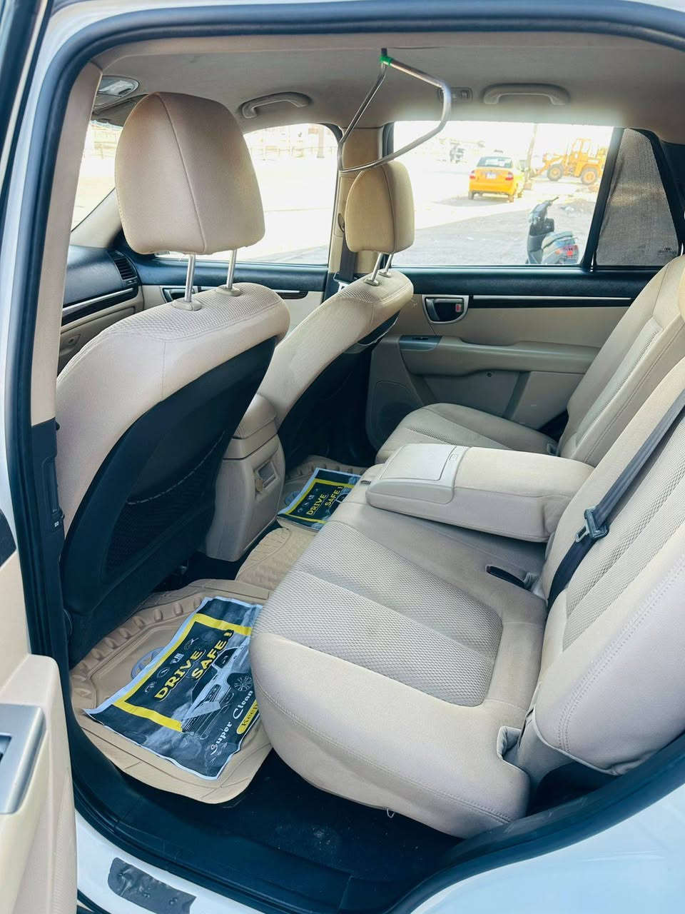 يآلله 🧿
سلام عليكم هونداي سنتافي للبيع مديل 2012 شركه آلعامه مكفوله من ألصبغ بيها بارد كلش قليل بلباب ألخلفي مكينه كير حداديه تخم تاير كوله جديد تبريد ثلج 🥶 موأصفات 
مكينه 6 سلندر 
7 راكب
تدفئه شغاله
3 قطع تبريد ثلاجة
دفع رباعي
شاشه أندرويد
تحكم ستيرن
منضومه غاز بيها جديده
سويج شخاطه سنتر لوك 
جرس 120
مري كهرباء  أشاير بلمري
دأخل بيجي  صاج ملكي
5 ويل كب 
بك لايتات كرستال
سونار جديد مرفق مع صور
رقم بغداد أنكليزي بسمي سنويه جديده هزه جديده ألسياره جاهزه على أخر حبايه مال جناي ترايك وين متريد ألسعر ( 159 ) وبيها مجال للشراي مكاني كربلاء ألحولي للستفسار أكثر *********** وآتساب موجود 🤝 كربلاء, العراق
