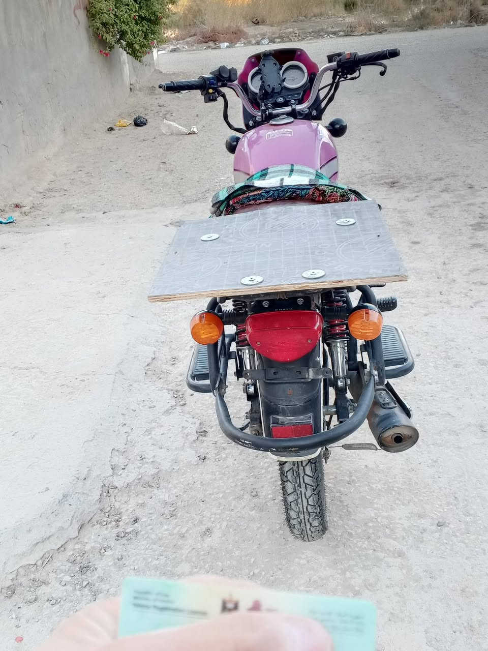 السلام عليكم ورحمه الله وبركاته دراجه ديوان موديل 23مرقمه كربلاء تحويل ثاني يوم دراجه مكينه 200سيسي شغله معدل يخبل  دلفري ما مشتغله لون مميز بنفسجي سويج سجينه سعر مليونين 50بيها مجال حك الجيه مكاني سكندريه الحصوه تصل بيك خير ودلل***********
***********
