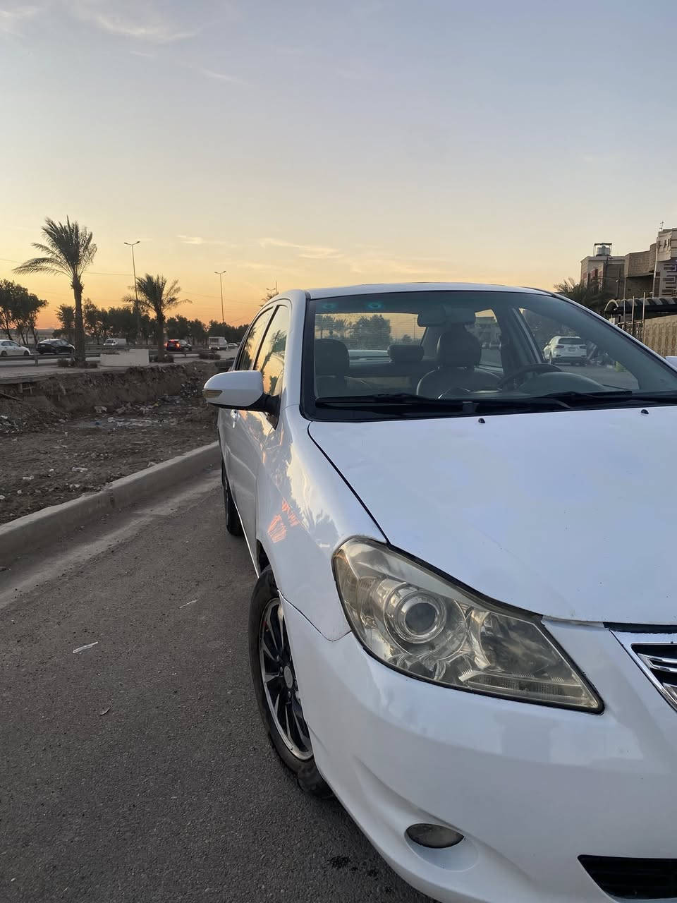 سلام عليكم بيوايدي لبيع G3 مديل 2013 رقم بغداد نكليزي هزة جديدة  ما بيهه لا ضربه ولا صبغ بلاديه على وضعيه الشركه  سياره كامله من كلشي گير مكينه حداديه جديده مواصفات السياره معروفه كشنات جلد شاشه كأمره والسياره احلى من صور  سنويه باسمي مشروع وطني مكان السياره بغداد سعره 59وبيهه مجال للاستفسار الاتصال على رقم ***********
