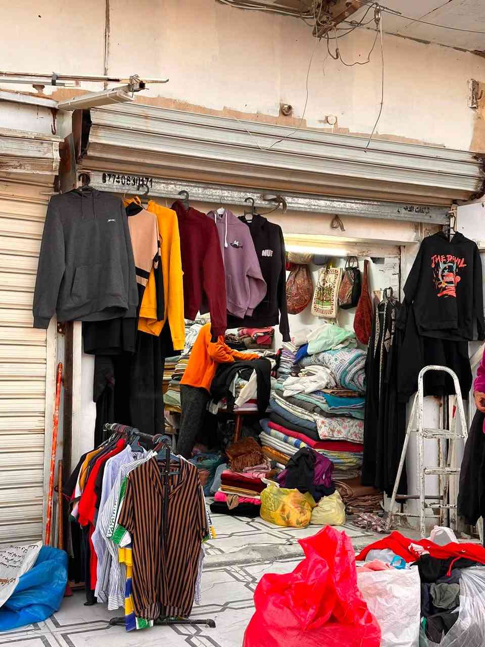 تصفية محل بالات ممفتوحة 
الي مهتم يراسلني خاص او على الرقم ***********
ابيعهن شلعه وحده بسعر مناسب عليهن عرض 
او كل باله وحد انت وامكانيتك الي هستوه فاتح مشروع تعال افيدك.

البالات الي عندي

- هوديات عدد بالتين شركة نوفاتكس ٤٠ كيلو درجة اولى
- بنطرون قماش شتوي ٤٠ كيلو الماني
- ستره رجال وحده فاشن ٤٠ كيلو ايطالي
- تراكسود نسائي قطعتين صيفي ٤٠ كيلو الشمري
- بجامه نسائي صيفي ٤٠ كيلو الشمري 

- وستره رجالي سبورت ٤٠ كيلو ايطالي
- فلس نسائي رجالي ٤٠ كيلو سويتر 
- بنطرون رجالي كابوي ٤٠ كيلو درجه ثانيه
