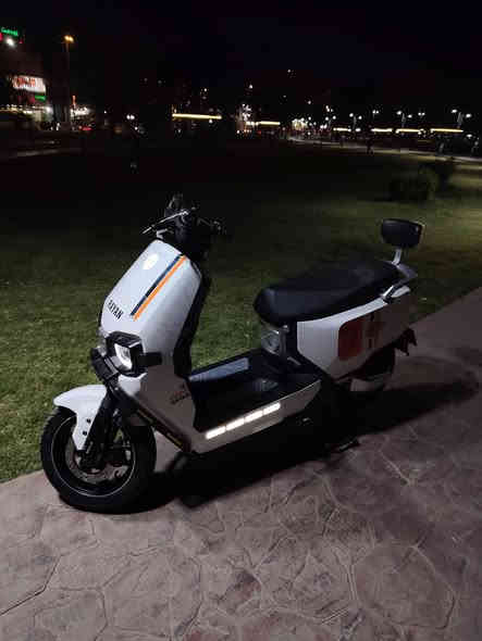 (مستخدم -) 🚨🔥 دراجة الريان RAYAN – وحش الكون من شركة TAILG العالمية 🔥🚨
📍 مستخدمة شي قليل جدا وضعية  الشركة – نظافة وكالة 💯

⚙️ المواصفات الفنية:
🔋 بطارية كرافين كاربون جل 35 أمبير / 72 فولت
⚡ محرك ملف 2000 واط – سرعة حقيقية 80 كم/س
🚀 مدى حقيقي 80 كم
🖐️ بصمة عدد 2 + تشغيل عن بُعد
🔒 جهاز إنذار ضد السرقة
🛑 بريك دسك + دهن ديلات هايدروليك ناعمة جداً
🪶 قيادة ناعمة ورزينة جداً على الطريق
💺 كشن سياحي واسع لشخصين + مساحة تخزين كبيرة تحت الكشن
🛞 إطارات 12 / 90 / 90
💡 إشارات LED أمامية وجانبية + إشارة رباعية
🔁 إمكانية الرجوع للخلف (R)
🔋 نظام TTFR لإعادة الشحن عند استخدام البريك
✅  البطارية 6 مسطرة 
ملاحضه ملاحضه الدراجة زيرو
📦 الحالة: جديدة بالكامل

للاستفسار الاتصال/ 

*********** 

العنوان بغداد شارع فلسطين
