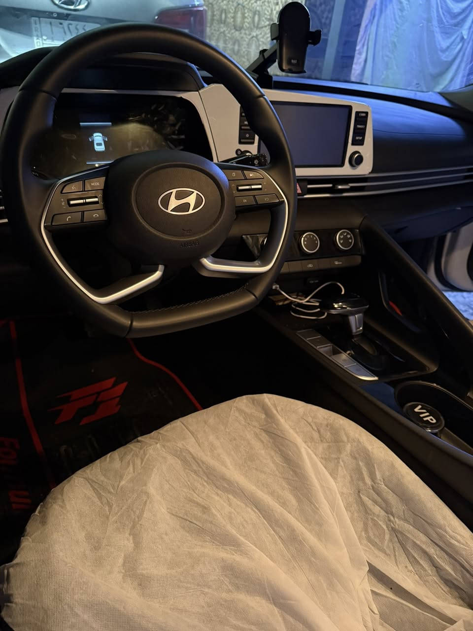 سلام عليكم انتره  تجميع 2025 بيها بنيد مبدل وبيها بارد اربع اصابع جاملق باقي كفاله عامه ماشيه 12 الف مكاني البصره الهارثه 
***********
