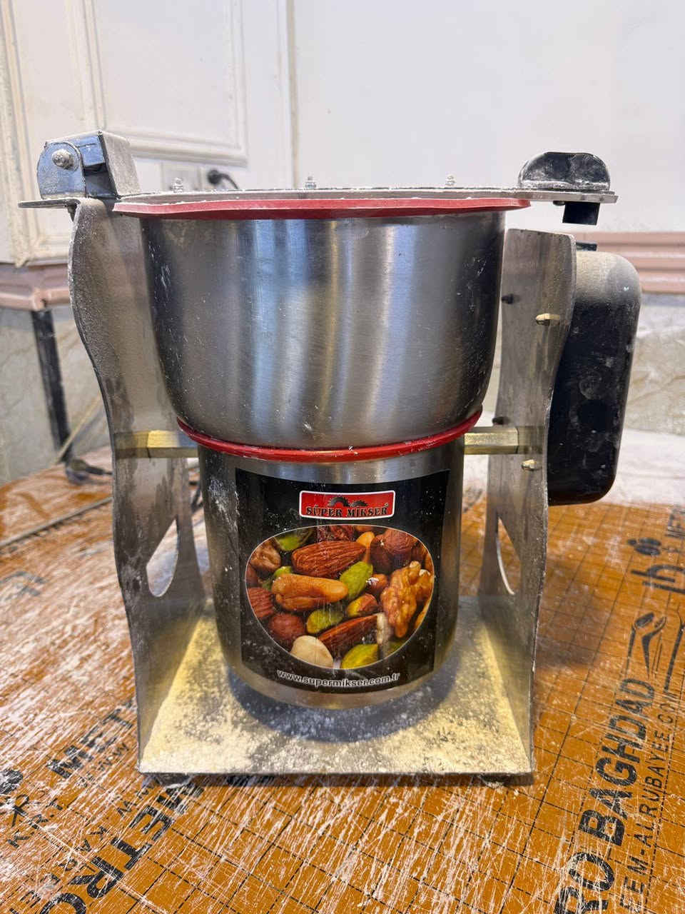 السلام عليكم فرن للبيع مشتغل 40 يوم فقط طاحونه جديده مكانهن ناصريه الشطره
***********
