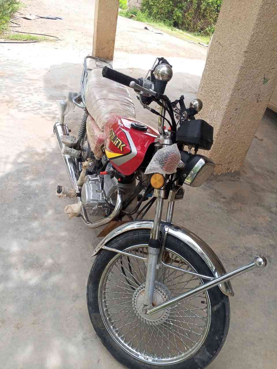 السلام عليكم للبيع دراجه تايكر موديل 2023 اوراق اصولي 5 اوراق مكفوله من كلشي محرك ما مفتوح كهربائيات كلهه شغاله 
ملاحضه بس الدبلات الاماميه واكفه 
للاستفسار :*********** 
السعر 600 بيهه مجال قليل كلش
