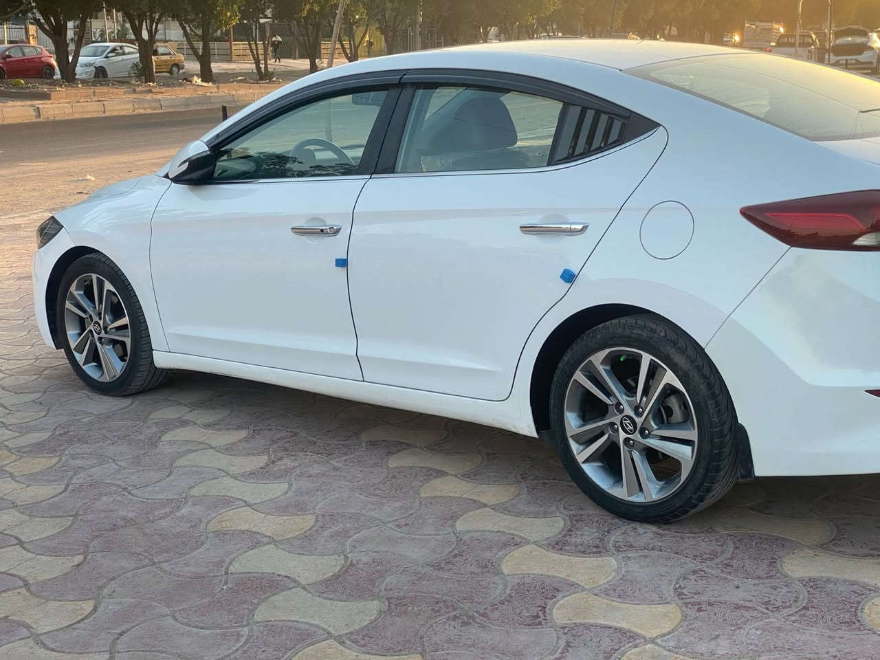 سلام وعليكم
النترا ٢٠١٧ خليجي ايراني 
كفاله عامه من الصبغ والتبديل 
فول مواصفات
بصمه 
نضام ترحيب عند الاقتراب 
فتحه 
تبريد قطعتين 
مري شفط اشاير بلمري 
خمسه ويل 
داخل جلد ماروني بلادي 
رادار 
توقف ذاتي 
كراسي تحكم كهربائء 
تدفئه وتبريد بلكشنات 
رقم بغداد 
سعر ب١٥٨ وبيها مجال 
مكاني بغداد البياع 
رقم ***********
