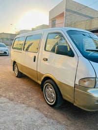 سيارة للبيع موديل 2000 جاهزة ما عايزة كلشي غرفة جديدة كهربائيات جديدة ...