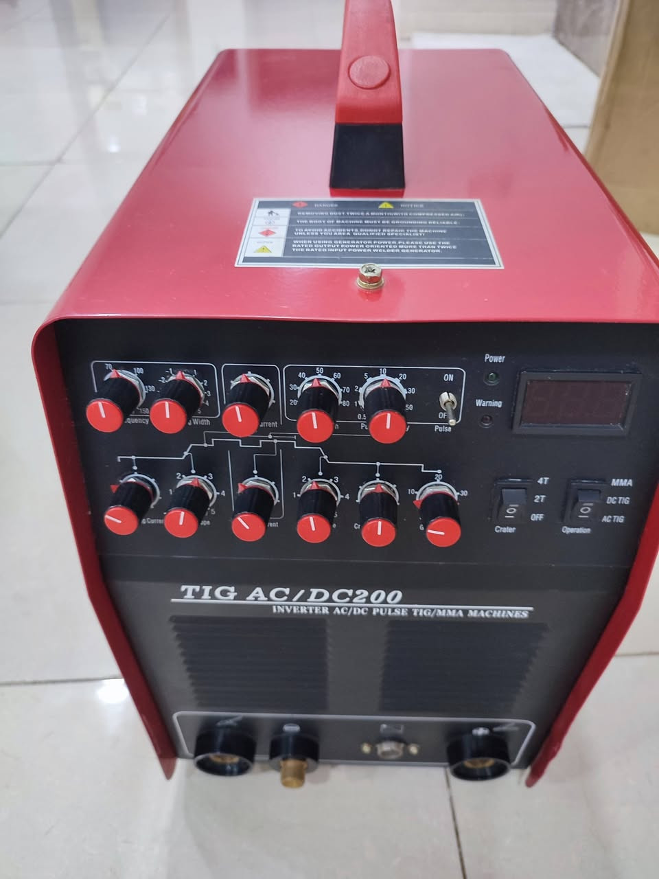 السلام عليكم 
متاح مكينة لحيم تگ AC_DC 🔥

ماركة گرتك تكنولوجيا يابانية ✅
تلحم الالمنيوم و كافة المعادن ٢٠٠ امبير 💪

وياها بطل ارگون و بي غاز و وياها ممات و ابر و شياش لحيم المنيوم و كافة الملحقات 

يعني الشراي ما يتعب بس يشكل على الكهرباء 🔌 و يلحم 

للتواصل 
***********
