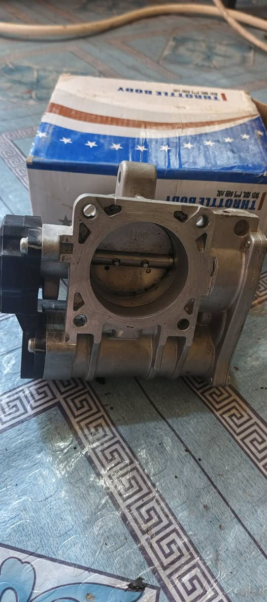 السلام عليكم اخوان عندي هاذا الجويتر مال جيلي موبل  جديد بعده بلكارتون والله العظيم شتريته 85وطلع لعطل السياره مو ننه وهسه اريده 65  لي يريده يتصل ع هاذا الرقم ***********0 العنوان نجف قضاء ابو صخير
