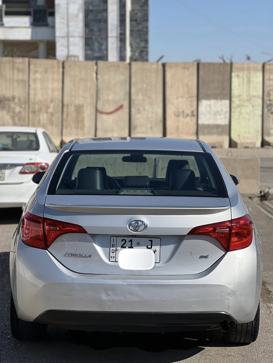 كورله موديل 17 موصفات SE  سياره مابي ولا تبديل ولا صبغ ولا عيار بدون ايرباك كله سليم بس بي ثلت مكان تعديل بارد شي قليل بجم كبس صور ضرر مال امريكه موجود بلمنشور سعره 155 رقم تلفون ***********
