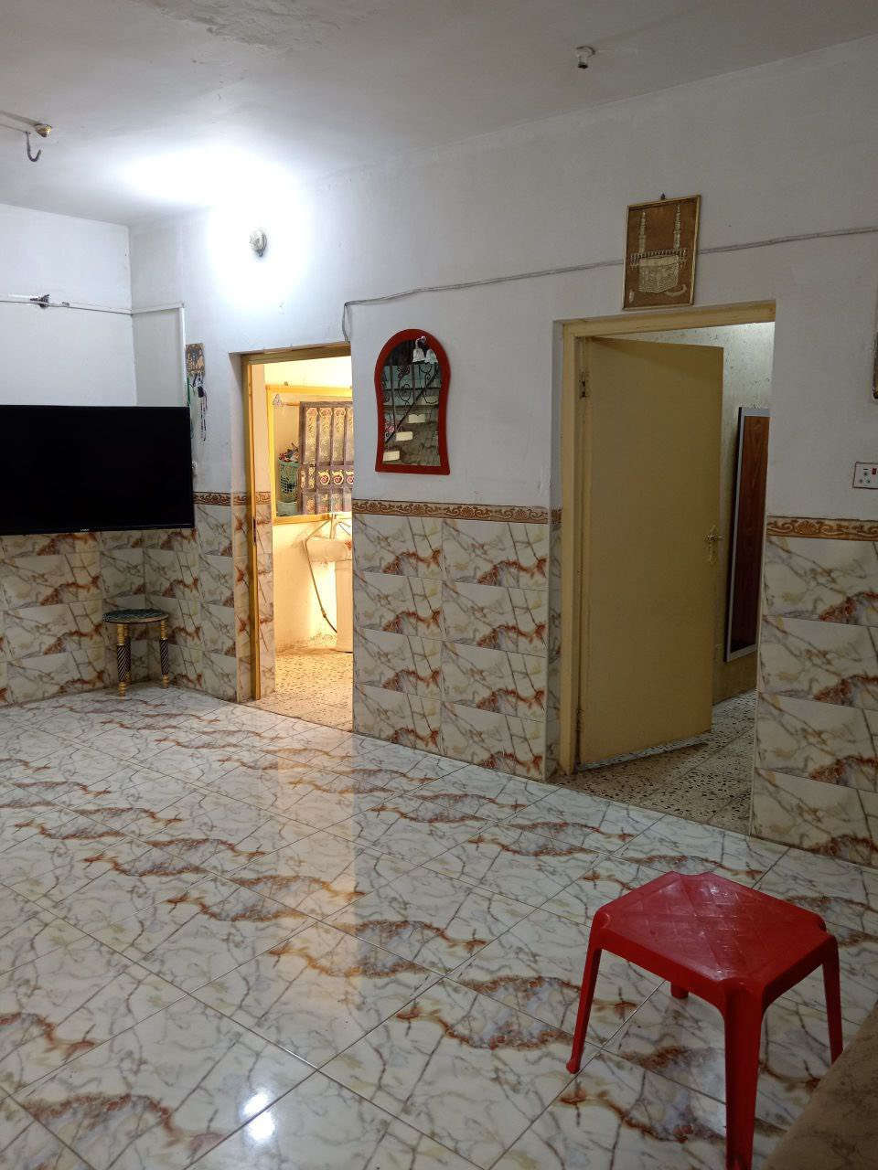 بيت للبيع في الاسكان
مساحة 300م (12×25)

الوجه على ساحة

( صالة + استقبال + مطبخ + غرفتين + صحيات داخلية وخارجية + حديقة واسعة تقريبا ١٠٠ متر + كراج واسع )

البيت اساس ورباط وسقف كونكريت مسلح

البيت على شارع تبليط ورصيف

البيت مطلوب 

*********** (واتساب)

0782 784 4335 (اتصال)
